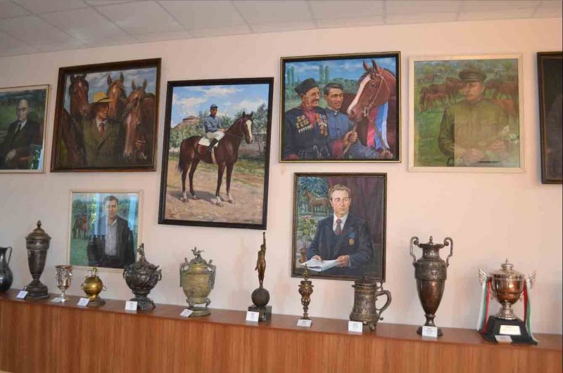 Комиссия, состоявшая в основном из людей, сведущих в коневодстве, ознакомившись с местностью, постановила: “Конному заводу здесь быть!”, и постановлением от 17 сентября 1920 года Кубано-Черноморского революционного комитета было решено основать “в имении Восход (бывшем Николенко) Кубано-Черноморский конный завод”.