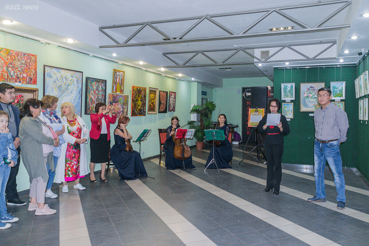 Первая персональная выставка картин Басанга Чурюмова