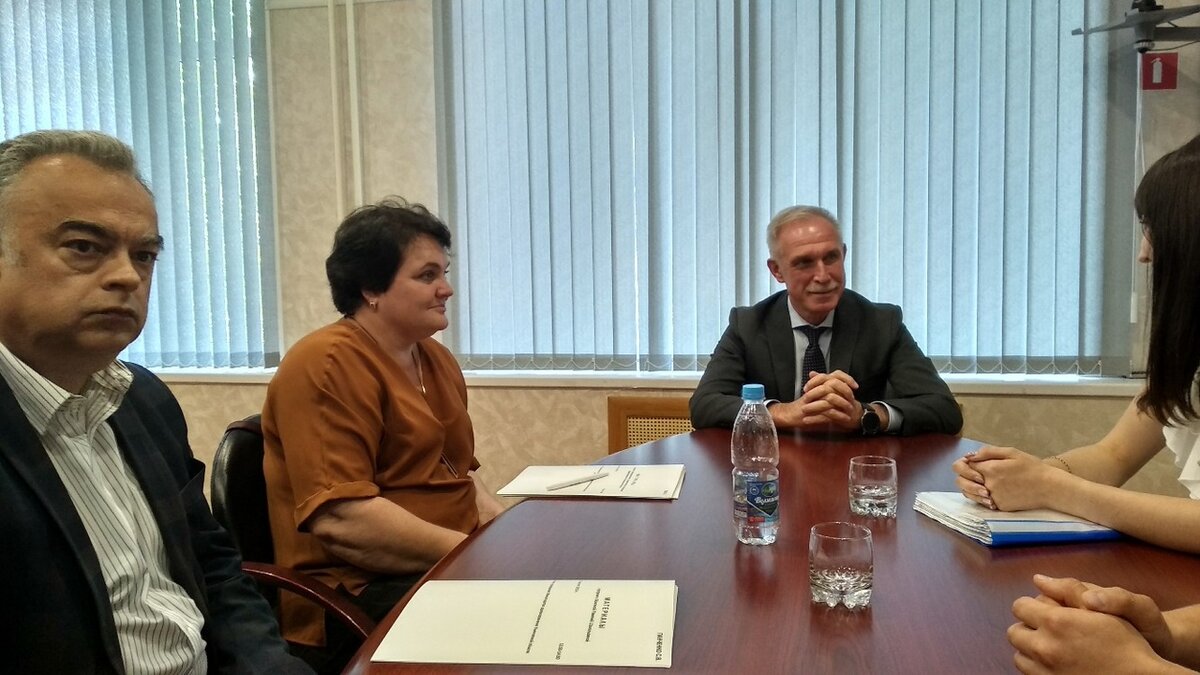 Слева направо: Сергей Панченко, министр здравоохранения Ульяновской области, Екатерина Уба - первый заместитель председателя правительства Ульяновской области, Сергей Морозов - губернатор Ульяновской области, Рамиля Волгина 