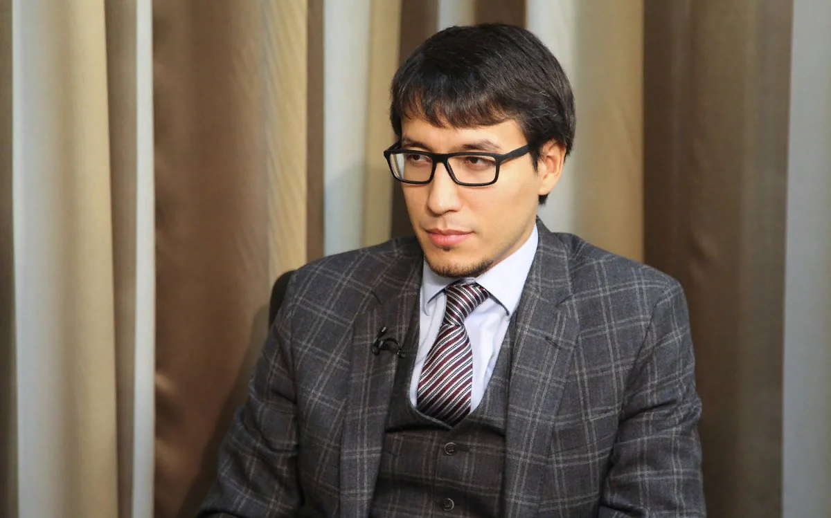 Дмитрий абзалов. Абзалов дмитрий политолог. Политик эксперт. Абзалов дмитрий габитович фото. Абзалов дмитрий политолог.