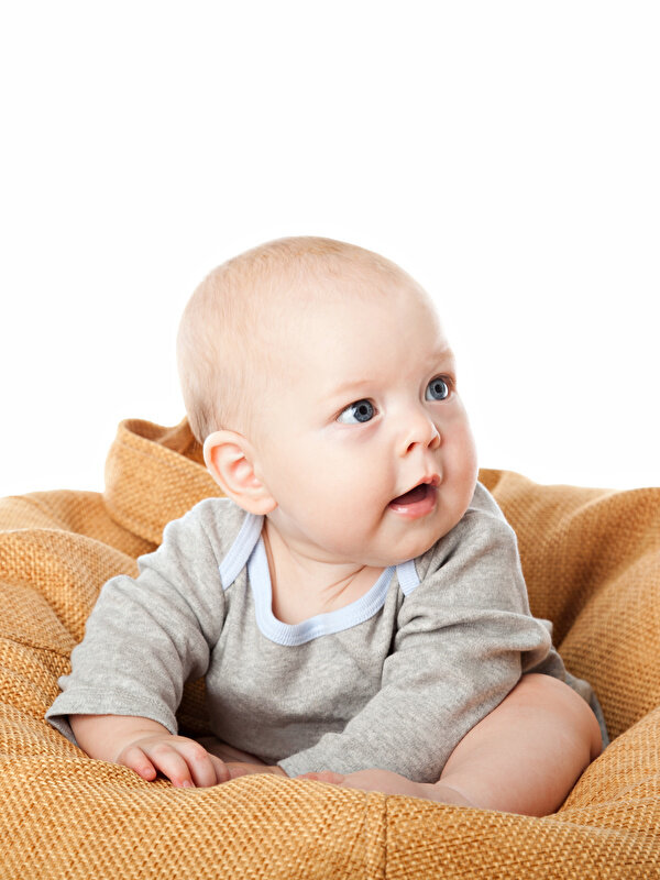 https://s1.1zoom.me/b4861/739/White_background_Infants_Glance_553177_600x800.jpg