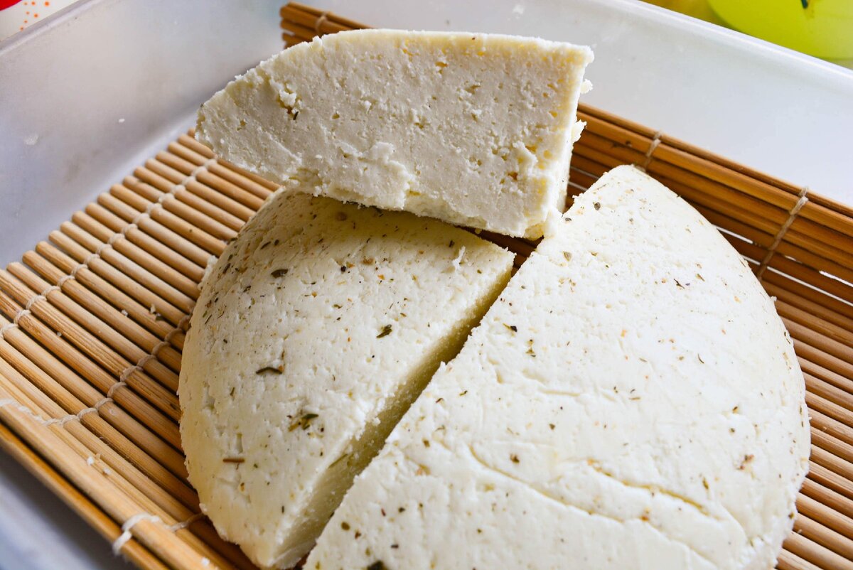 свежий адыгейский сыр