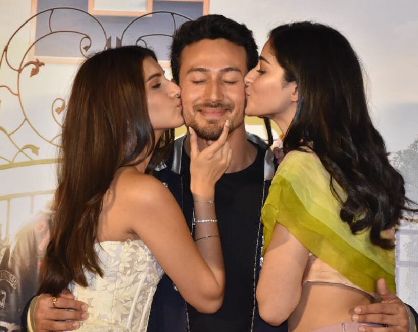 Tara sutaria 2019. Фильм студент года 1. Студент года 2 на русском. Студент года 2 фильм 2019. Фильм студент года 2.