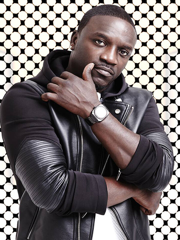 Американский R&B- и хип-хоп-исполнитель, автор песен, музыкальный продюсер и актёр. Cтал первым сольным артистом, который занял сразу два первых места в Billboard Hot 100 дважды.