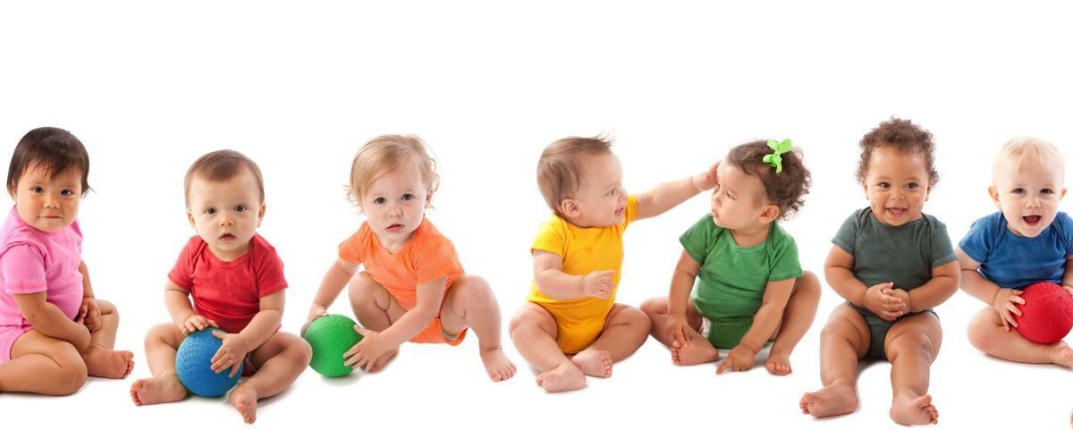 Посмотрите на этих детей. Чем они отличаются?.... тут есть мальчики и девочки, с зелёными глазами и голубыми, со светлой кожей и тёмной,  кто-то смеётся, а кто-то грустит. Но все они похожи: ЭТО ДЕТИ, у них есть чувства и все они хотят с кем-то дружить!