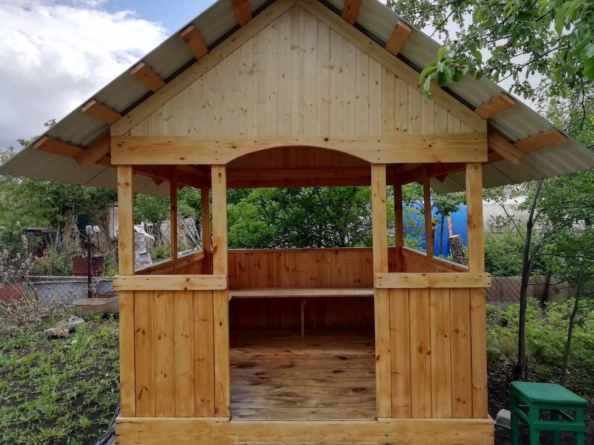 Это беседка в моем саду. Если следовать пословице сэкономил - значит заработал, то можно сказать, что я заработал 24000руб за 4 дня