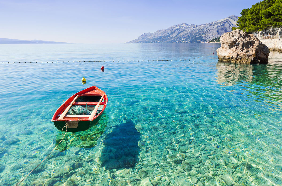 Прозрачная вода в море