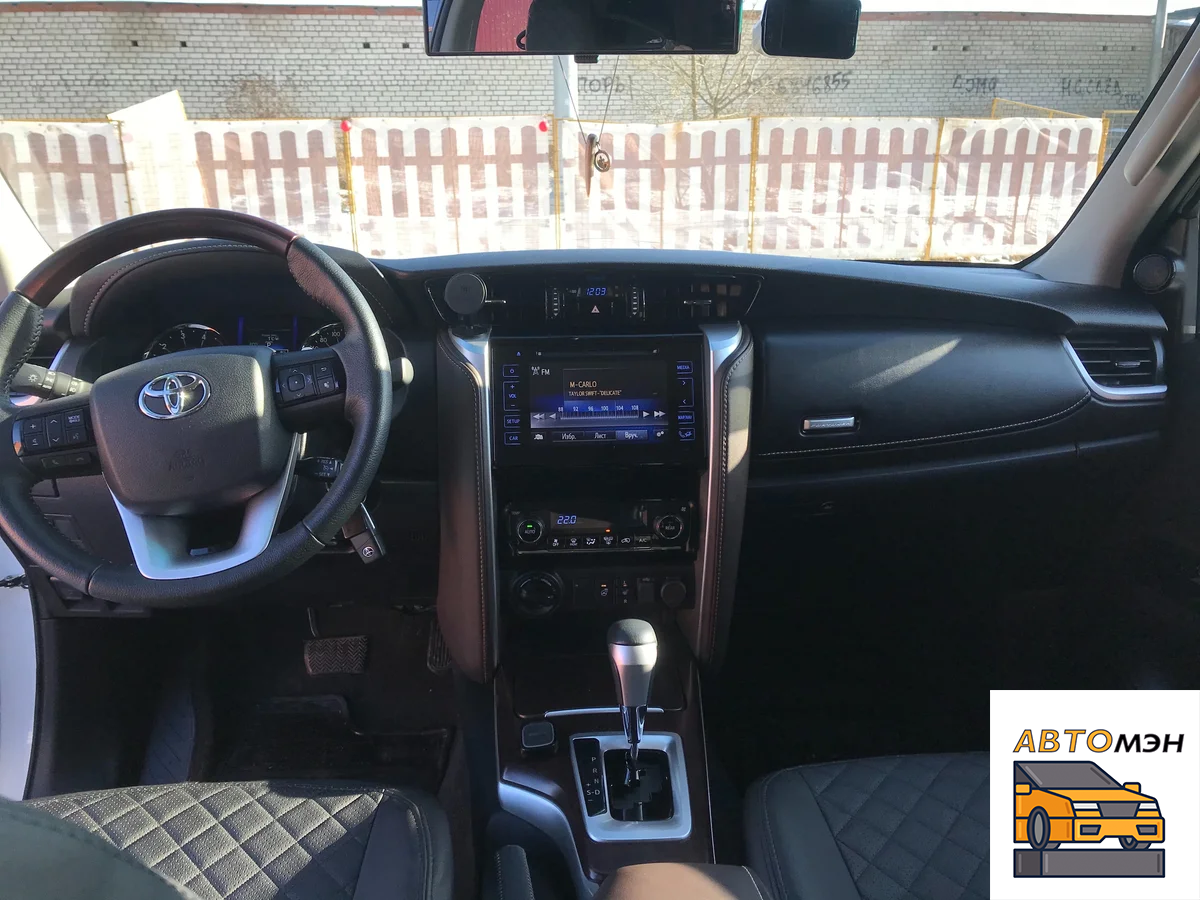 Салон в привычном Японском стиле Тойоты