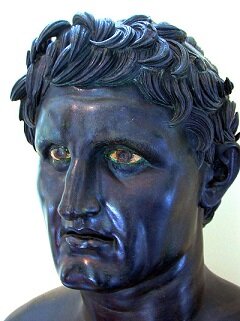 Здесь и далее по тексту размещены наиболее известные античные изображения Селевка I Никатора