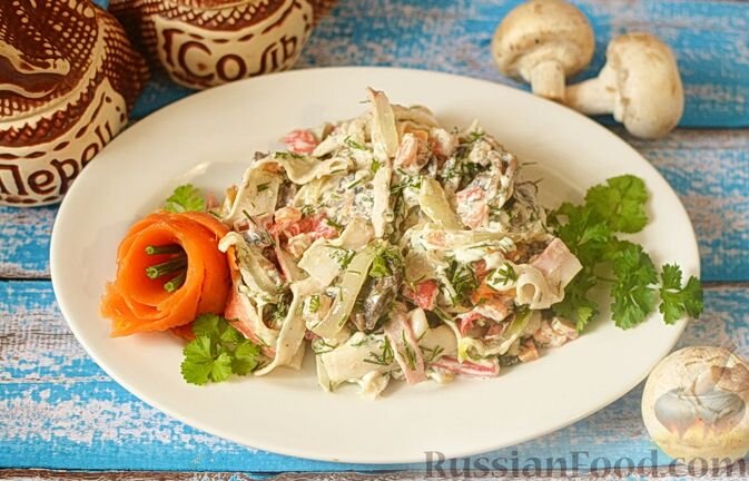 шампиньоны, крабовые палочки, морковь, лук репчатый, масло подсолнечное, майонез, зелень укропа, зелень петрушки, соль, перец чёрный молотый