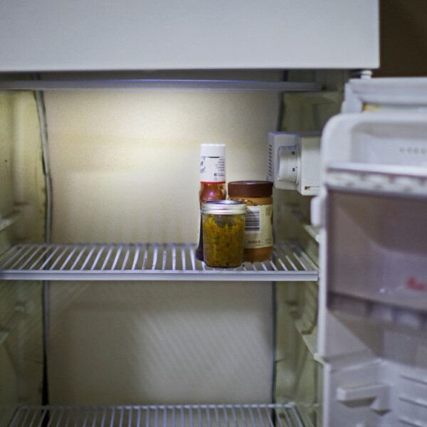 Офисных работников, ворующих еду из холодильника, заклеймили в интернете