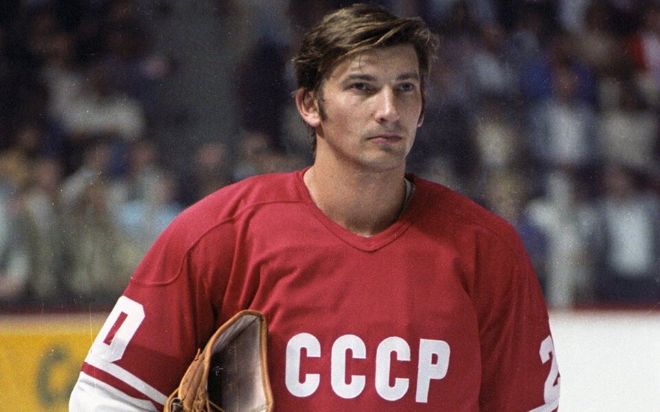 Международная федерация хоккея признала Третьяка лучшим вратарем XX века. 