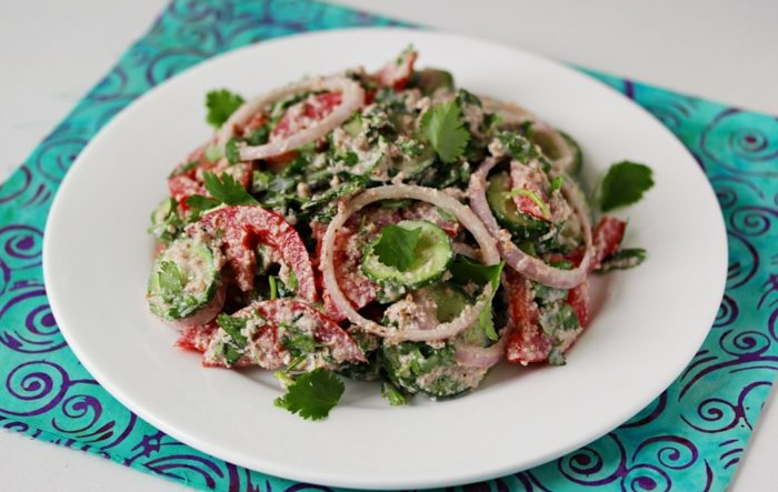 Грузинский салат с орехами 