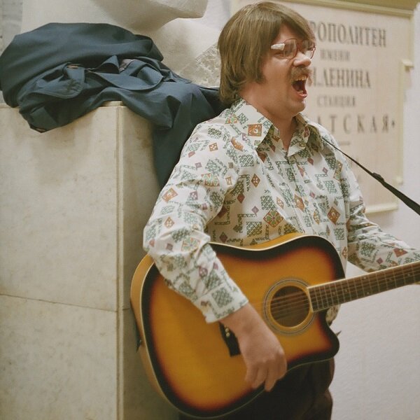 Эдуард суровый тоже не часто встречал эскимо. 