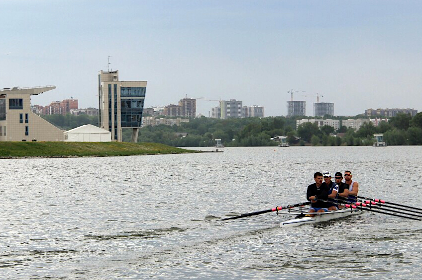 Тренировки проходят на водной глади озера Средний Кабан 