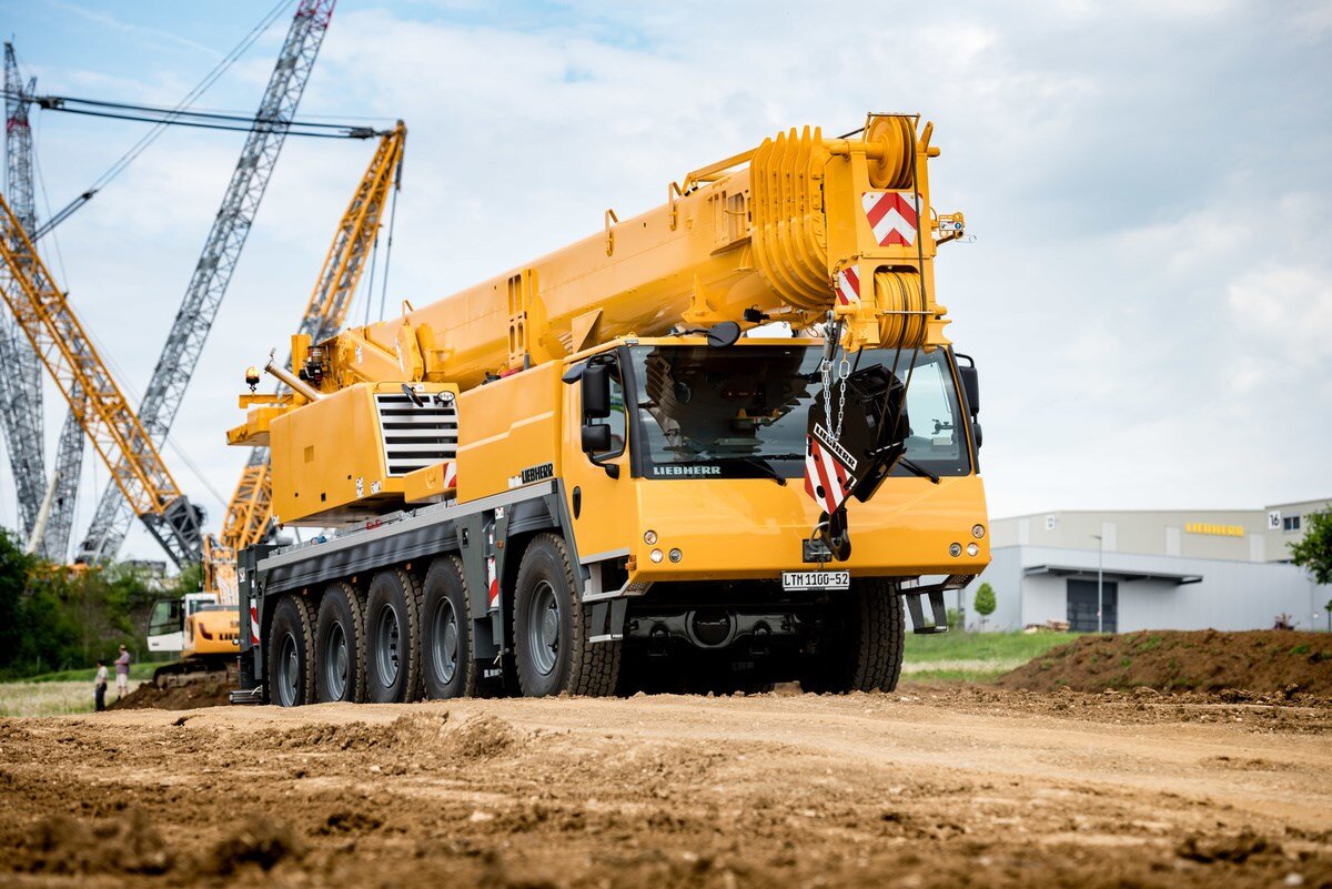 Автокран 100 тонн. Автокран Liebherr LTM 1100. Liebherr LTM 1100-5.2. Кран Либхер LTM 1100-5.2. Либхер кран 100 тонн.