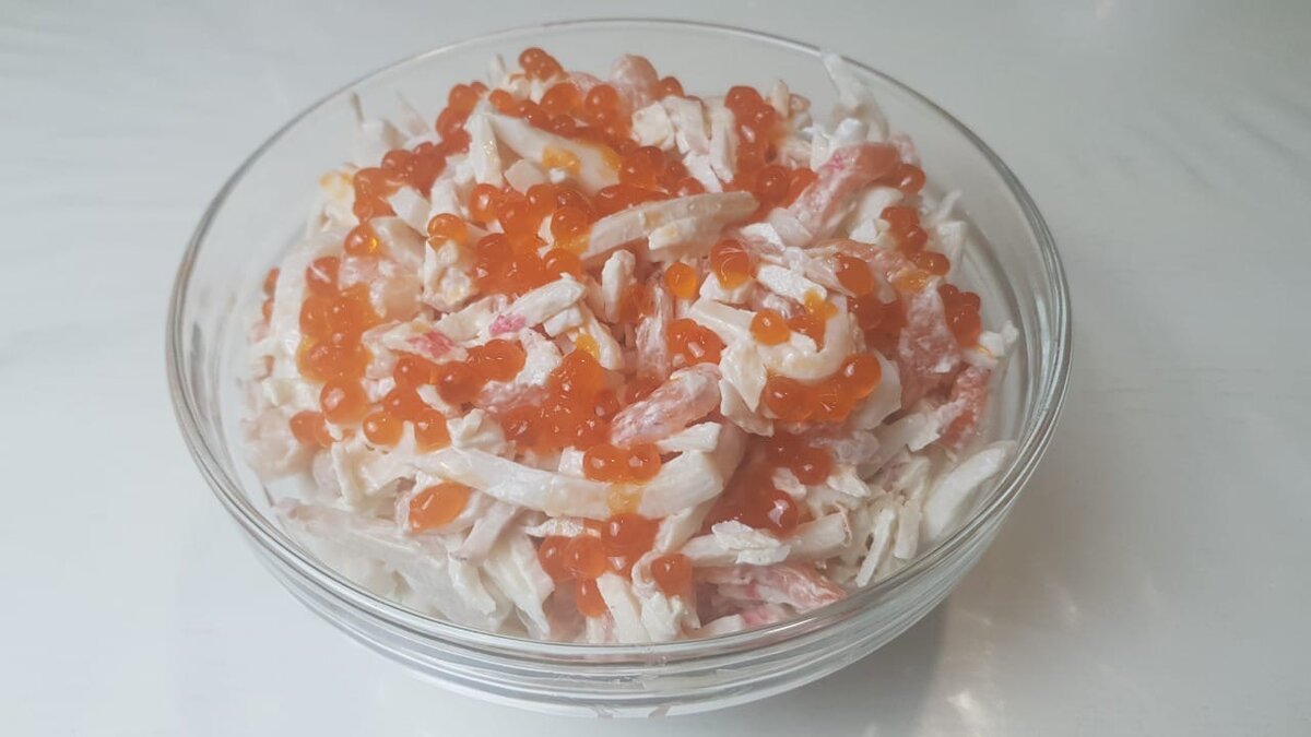 Салат «Царский» с морепродуктами и огурцом