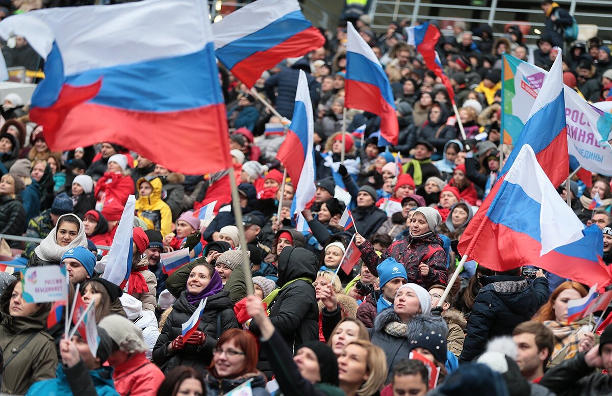 Согласно данным опроса, 47% россиян вполне устраивает или по большей части устраивает их жизнь