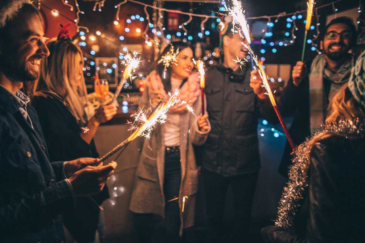 Источник фото: https://blog.reverbnation.com/wp-content/uploads/2018/12/5-new-years-goals-set-yourself.jpg