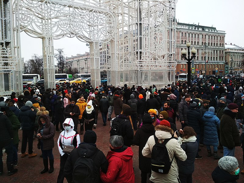 На Пушкинской площади в Москве в 13:57