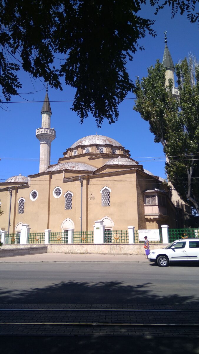 Более 12 лет мастер  Ходжи Синан трудился над главным полотном крымского ханства. Работу принимал уже новый хан, Махмед-Гирай. 