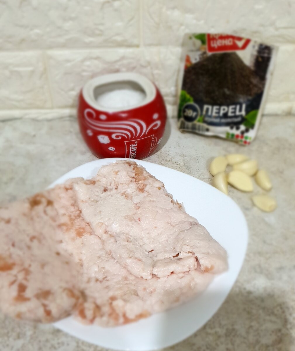 Сало,чеснок,соль,перец