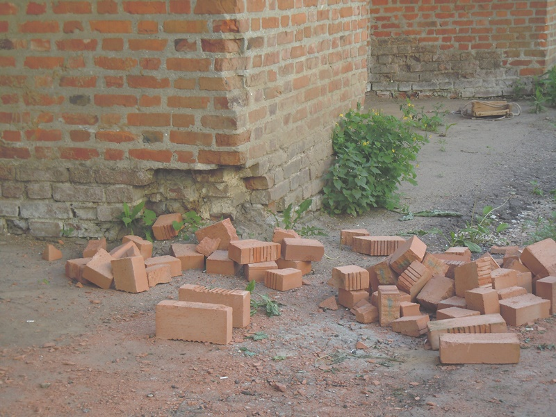 6 июня 2021 г. Мы продолжаем делать то, что мы уже много наделали (В. С. Черномырдин). Побывал в кремле и поснимал. Там территория закрыта и охрана не пускает.-28