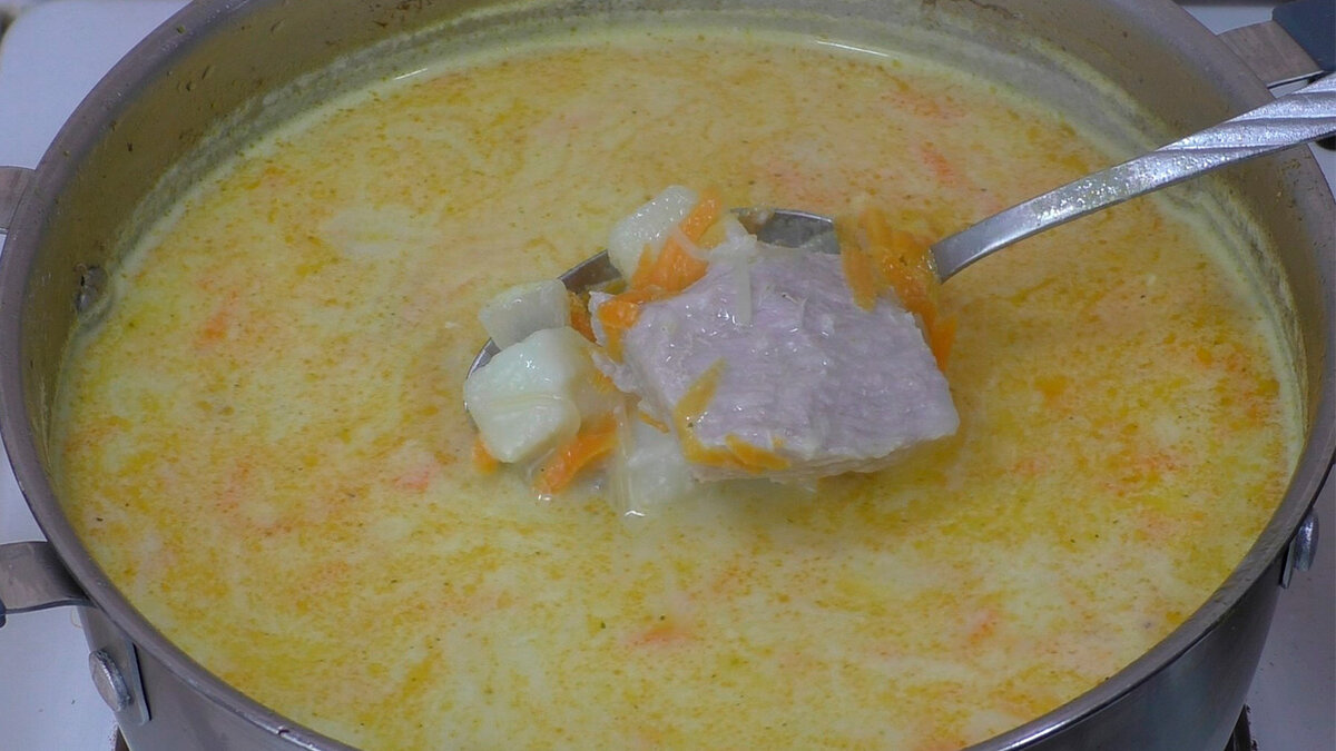 2017 году приготовили сырный суп. Сырный суп с вермишелью. Сырный суп наваристый. Сырный суп Пенза. Сырный суп с вермишелью фото.