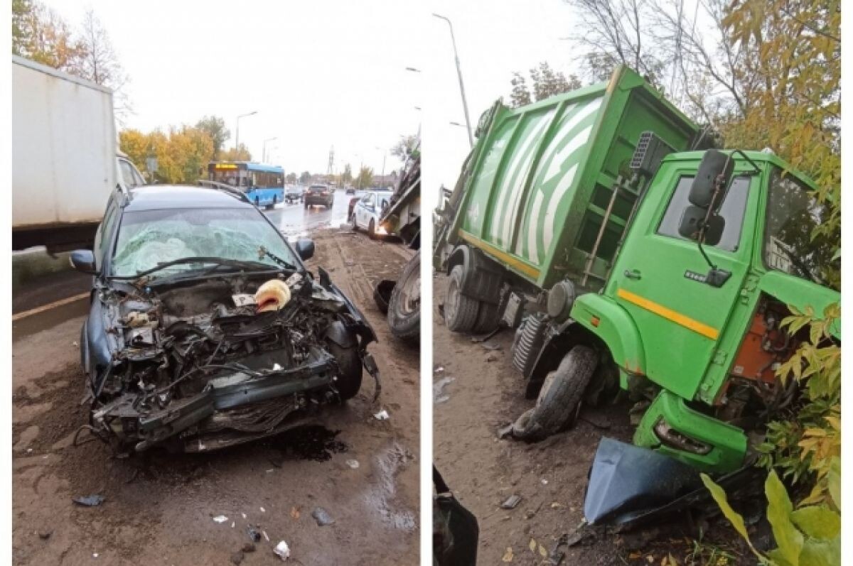    В Твери мусоровоз лоб в лоб столкнулся с легковым автомобилем