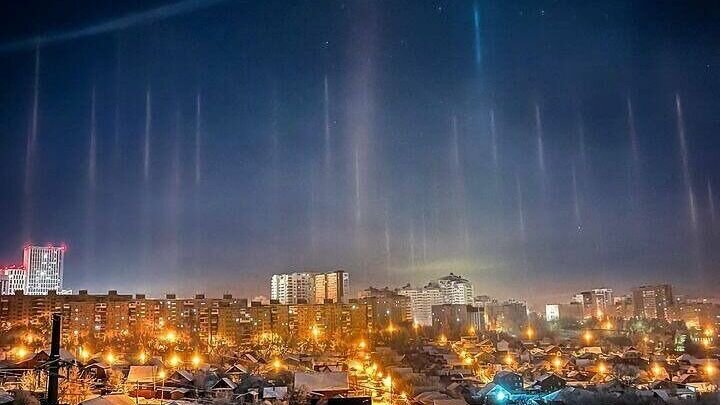     Мороз в Уфе создал в небе уникальную картину.
