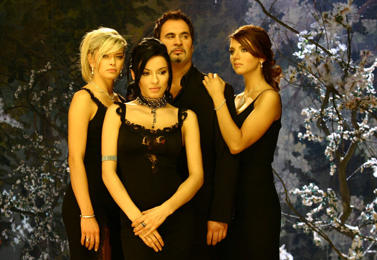     Замуж за Меладзе и чужие имена: что стало с солистками группы «ВИА Гра»