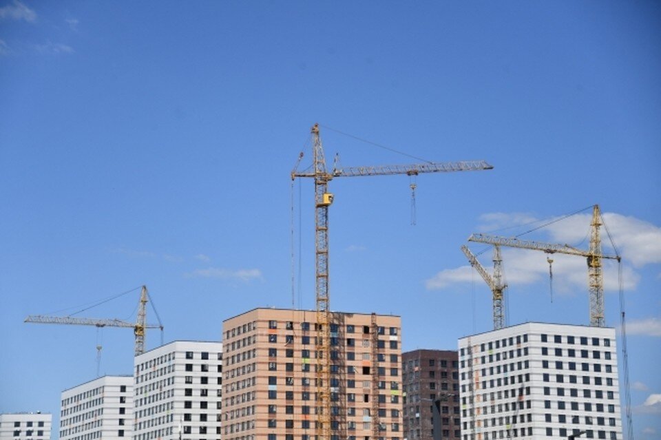     В Новосибирске на месте бараков на пересечении улиц Костычева и Вертковской построят 18-этажный жилой дом. Иван МАКЕЕВ