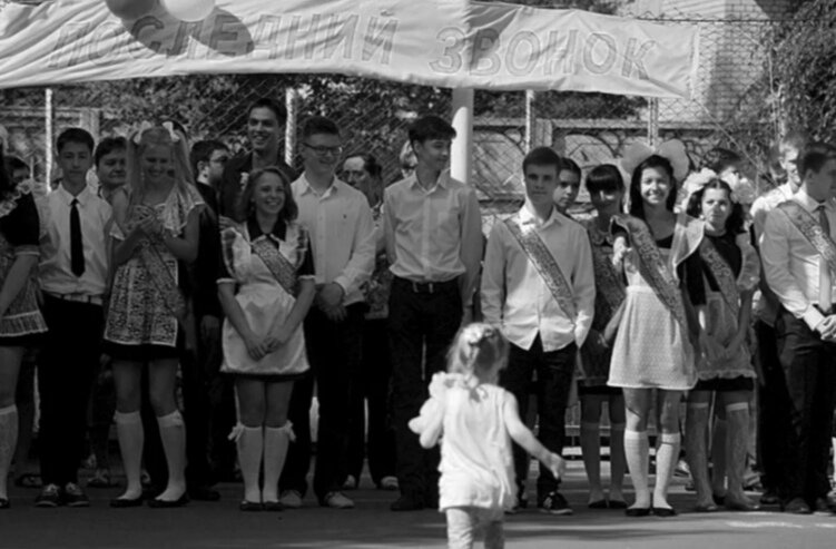 Последний звонок. Картинка из доступных источников 