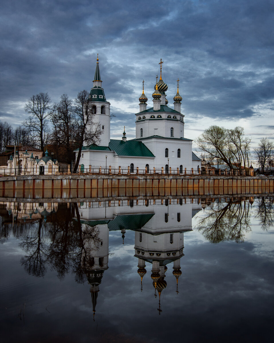 Весенний Холуй в отражениях