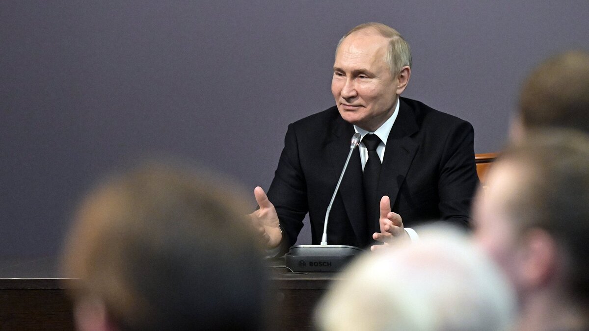    Президент РФ В. Путин принял участие в памятных мероприятиях, посвящённых 80-й годовщине прорыва блокады Ленинграда© РИА Новости . Илья Питалев