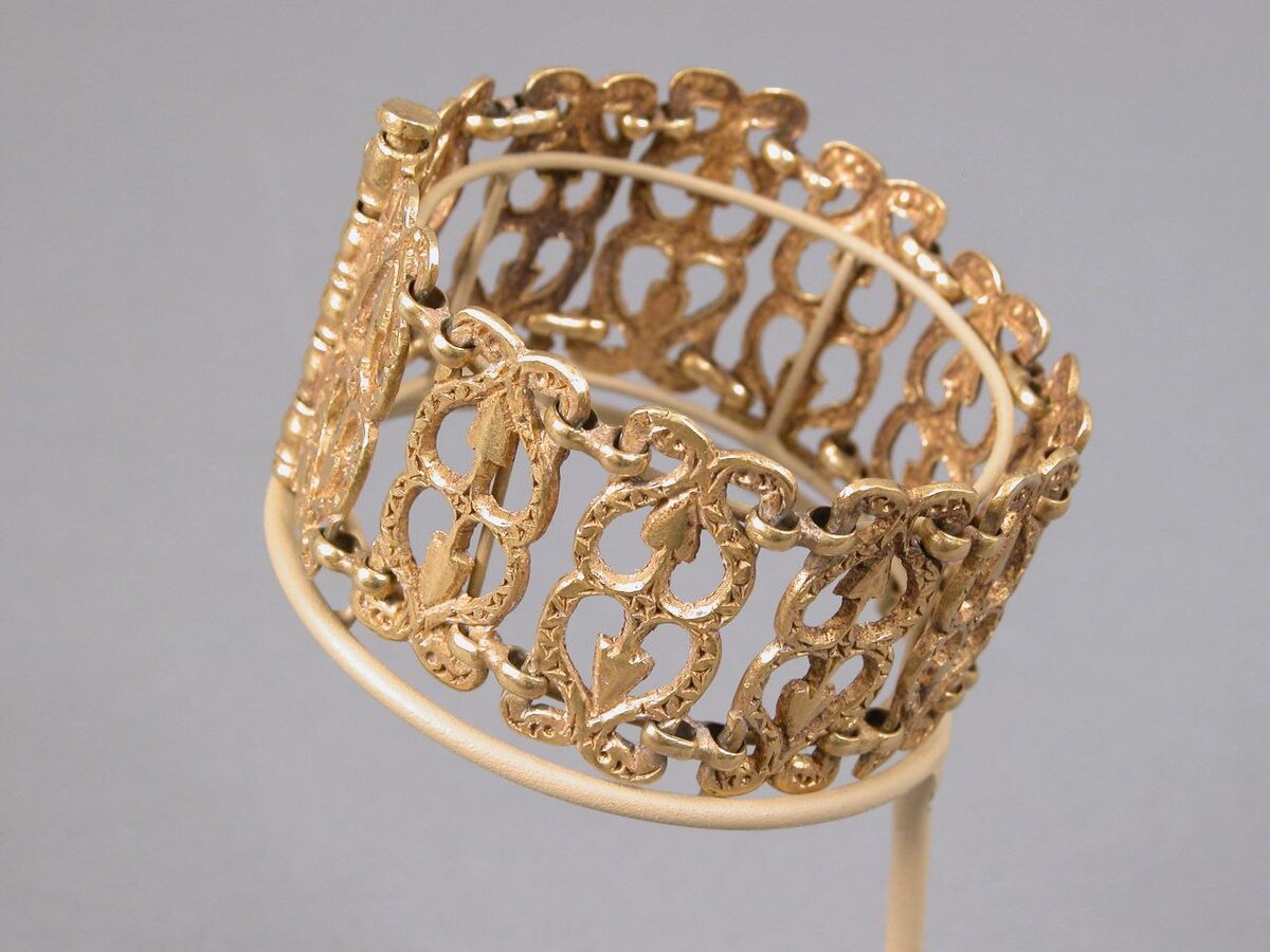 12 невероятных золотых украшений древности на зависть современным ювелирам