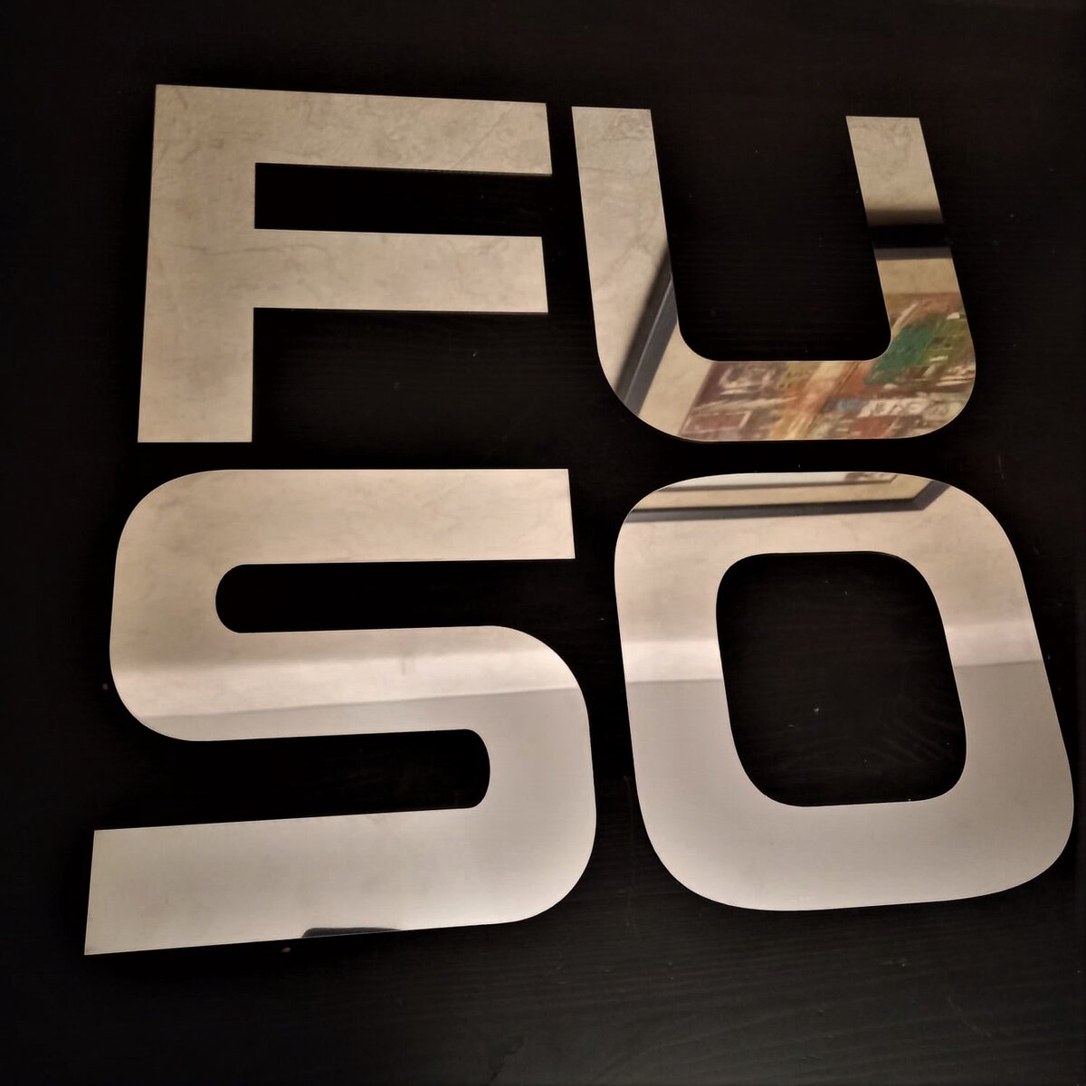 Хромированные буквы на автомобиль