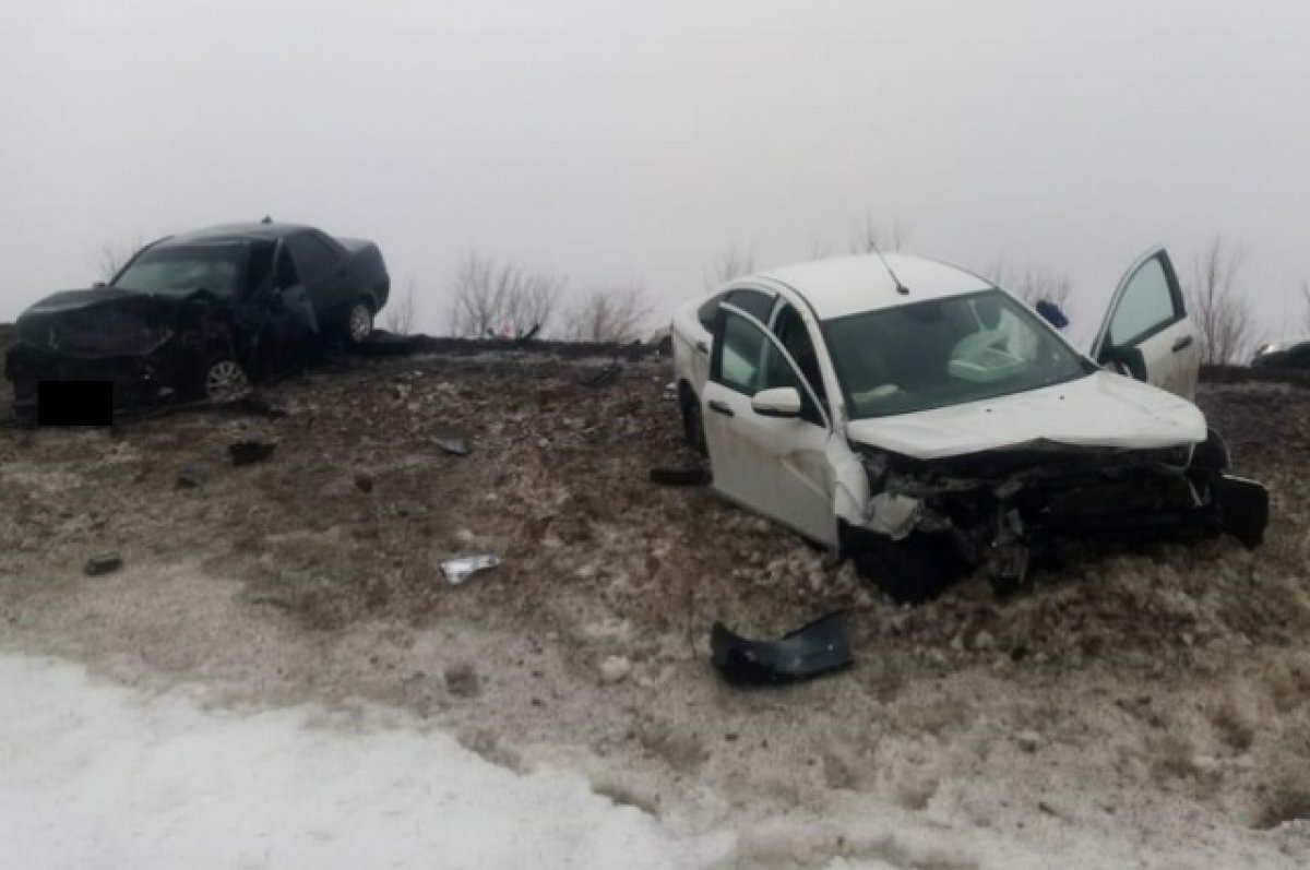    Под Самарой «Веста», вылетев на встречку, лоб в лоб столкнулась с «Приорой»