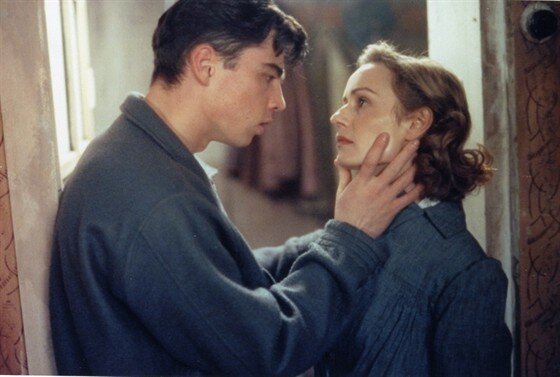 Сергей Бодров и Сандрин Боннер  в фильме «Восток-Запад» (1999)