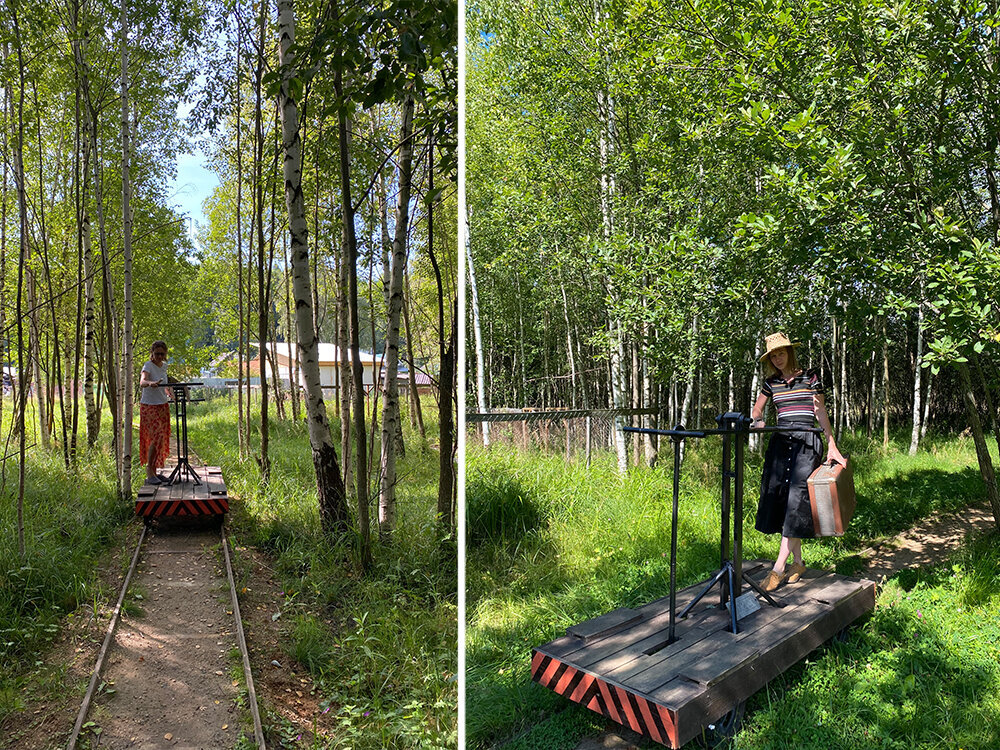 В «Галерее» есть детская железная дорога, по которой можно кататься на дрезине. Владельцы планируют довести эту дорогу до пляжа