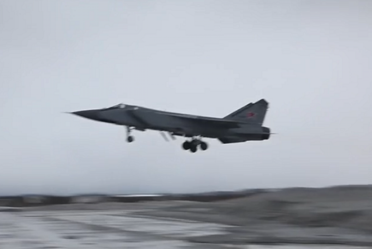    На месте крушения МиГ-31 на Камчатке обнаружили черное пятно на берегу