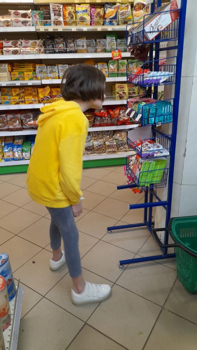 Мы с Мирославой в местном супермаркете. 