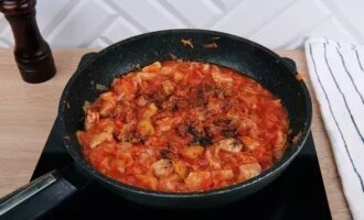 Солянка с капустой, картошкой и колбасой рецепт с фото