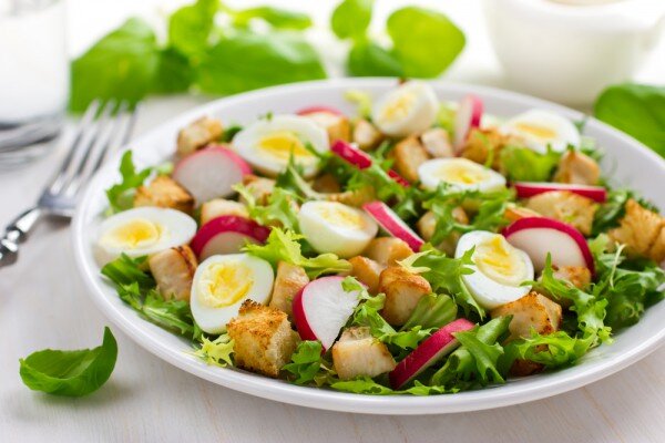 Салат с курицей и перепелиными яйцами – пошаговый рецепт приготовления с фото