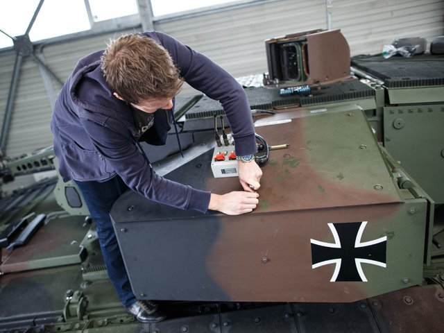 Испытания БМП «Пума» с  ПТРК MELLS (лицензионная SPIKE LR) 