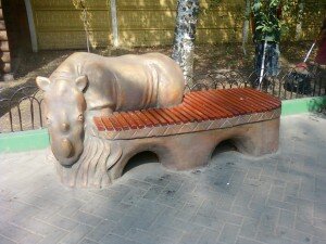 Мебель украшает наш дом и в то же время является важным предметом первой необходимости! Вы же будете спать на полу, верно? Красивая мебель создает ощущение уюта и гармонии в доме. Именно в такой дом хочется спешить с надоевшей работы, чтобы поскорее увидеть любимые глаза и расслабиться, сидя за столом с родным человеком, купаясь в волнах блаженства и радости от общения.