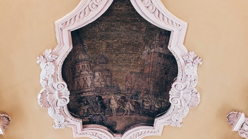 Потолок станции метро «Комсомольская»