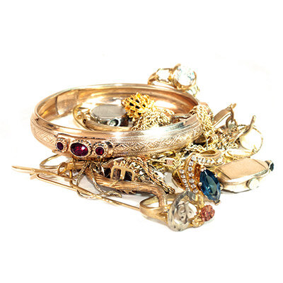 Ломбард золота в Самаре и скупка золота в Самаре предлагает воспользоваться своими услугами по хранению и приемке золота в Самаре. Заложить золото одна из старых палочек-выручалочек для жителей Самары. Мы являемся специализированной организацией работающей с ювелирными изделиями из золота различных проб , а так же ломом золота(некондиционные изделия). Оценка золота происходит по самой высокой цене, на день оценки . Ломбард золота это скорость и простота получения денежных средств. Много предложений по приемке золота? Мы предложим лучшую цену. 
ломбард золота Самара
продать золото быстро
              Где можно сдать золото. Ищите выгодное предложение? Вам нужно заложить золото в ювелирный ломбард, с правом выкупа ?Ломбард золота -хорошее решение . Прием золота  в Самаре начал работать с 1995 года, как одна из услуг нашего ломбарда. Основной характеристикой, влияющей на приемную стоимость изделий, это мировая цена на золото. Цена на металл с 1995 года выросла в несколько раз. Это означает , что те кто приобрел изделия достаточно давно ,получили прибыльность более 400%. Это очень успешная доходность. Золото во всем мире является выгодным вложением денег и сбережением накоплений. Сейчас в нашей организации оценка золотых изделий зависит от мировых цен на золото и курса национальной валюты. Мы так же рассмотрим прием изделий с бриллиантами . Не все могут правильно оценить Ваши драгоценности . Наша организация имеет большой опыт. Оценка золота  всегда проходят на достойном уровне, устраивающем всех посетителей ломбарда. Мы часто даем цену вашим ювелирным изделиям ,равной или выше цены продажи аналогичных залогов. Сдать ювелирные изделия в залог быстро и просто . Ломбард золота в Самаре к Вашим услугам семь дней в неделю. Приходите или звоните нам, и Ваши ювелирные изделия  выручат в трудную минуту. Мы можем предложить приемку золота на дому. Это выездная услуга приемка золота, поможет быстро получить деньги не рискуя перевозить свои драгоценности.