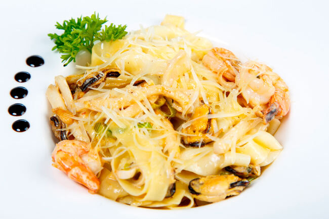 Паста с морепродуктами в сливочном соусе по-итальянски