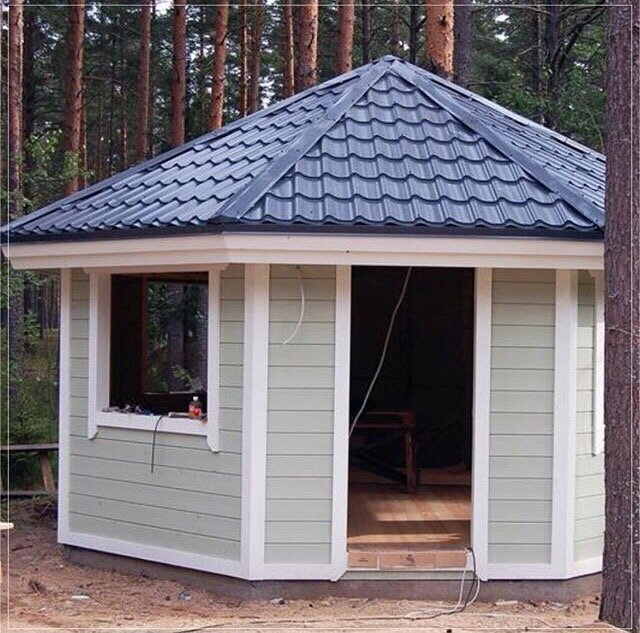 В качестве примера мы можем посоветовать вам следующие варианты использования😇например👉 сайдинговых обрезков:  Беспроигрышный вариант - использовать остатки сайдинга в обшивке дачных беседок!